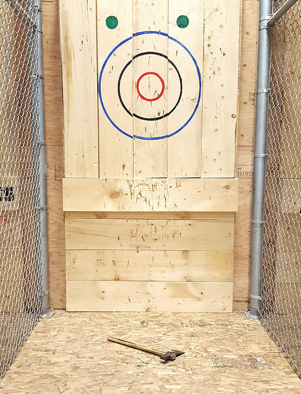 Axe throwing target